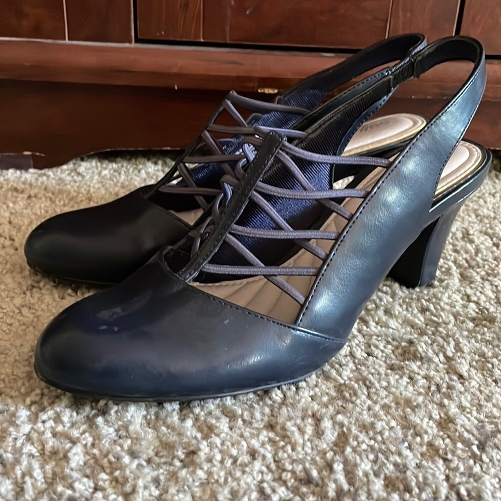 Women’s Size 9 WW Navy blue heels